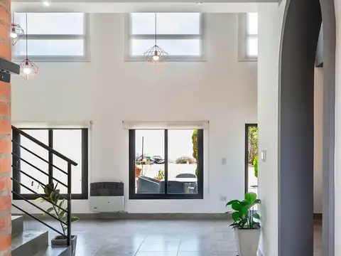 Casa 4 ambientes con 2 baños