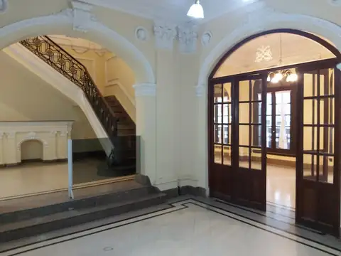 Casa 8 ambientes con 4 baños