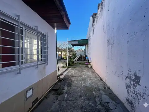 Casa en Venta con 3 cocheras