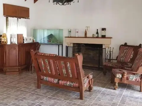 Casa en venta - 3 Dormitorios 3 Baños - 1.251Mts2 - Chivilcoy