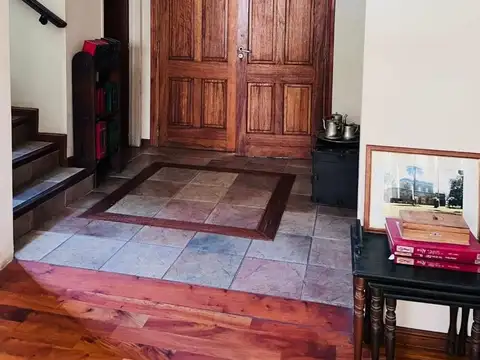 Casa 6 ambientes con 4 baños