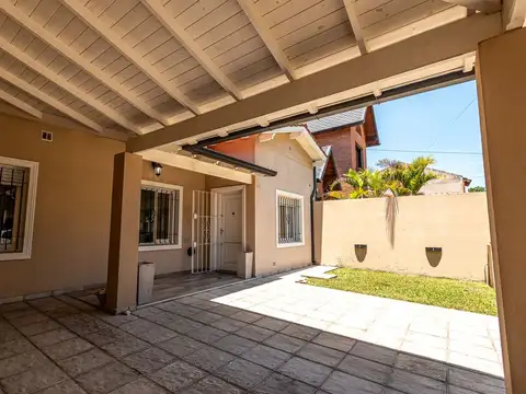 Casa en Venta con 2 cocheras