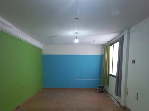 MUY COMODA OFICINA 45 M2  CON BAÑO Y ANTEBAÑO   SOBRE ARIETA A MTS DE LA PLAZA   SAN JUSTO CENTRO