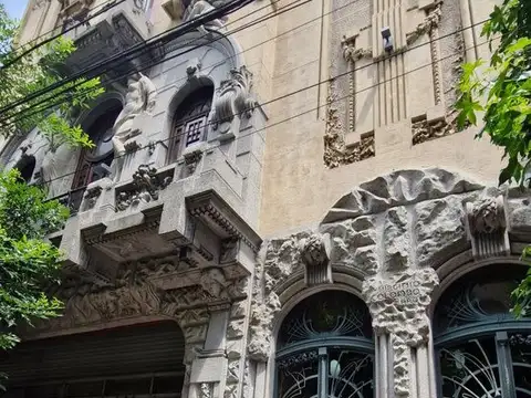 Avenida Hipólito Yrigoyen 2500