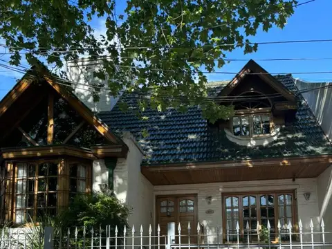 Chalet con cochera en Quilmes Centro