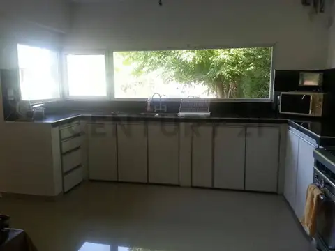 Casa en Venta con 5 cocheras
