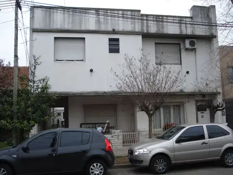 Departamento tipo casa en venta en Haedo