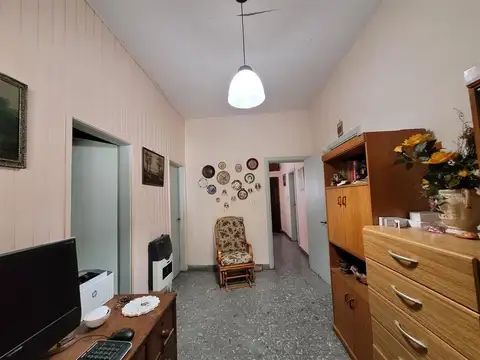 Casa c/ galpon - Villa Martelli