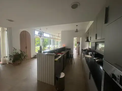 Av. Fuerza Aerea 2350