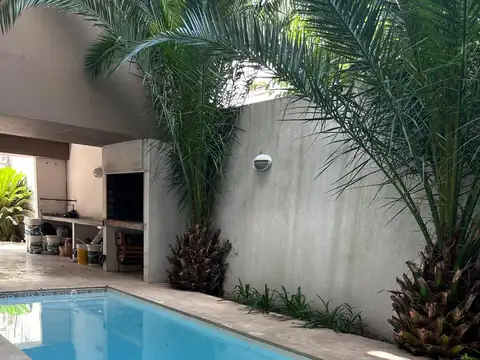 Acassuso, metros estación tren. 3 amb(dorm. en suite), cochera, pileta, SUM.IMPECABLE 