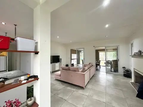 Casa en Venta de 4 ambientes. Parque verde con pileta. Barrio privado El Cardal 1