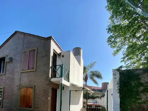 ALQUILA DUPLEX 2 DORMI COCHERA URCA