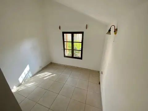 Casa en Alquiler con 1 cochera