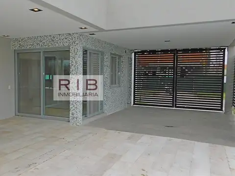 Casa 4 ambientes con 4 baños