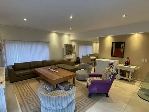 Casa 6 ambientes con 3 baños