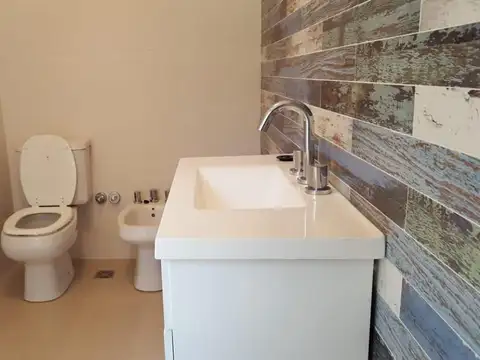 Casa 5 ambientes con 4 baños