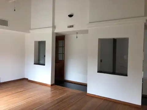 Casa en Venta con 3 cocheras