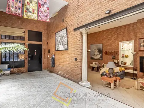 Casa en Venta con 3 cocheras