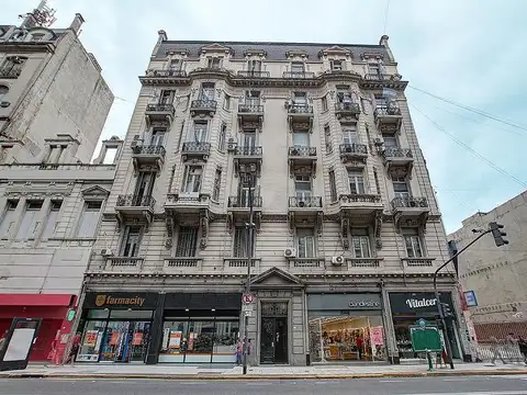 Impecable oficina de 400 M2 en Venta en edificio de estilo a metros del Congreso Nacional