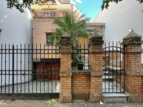 Casa 11 ambientes con 5 baños