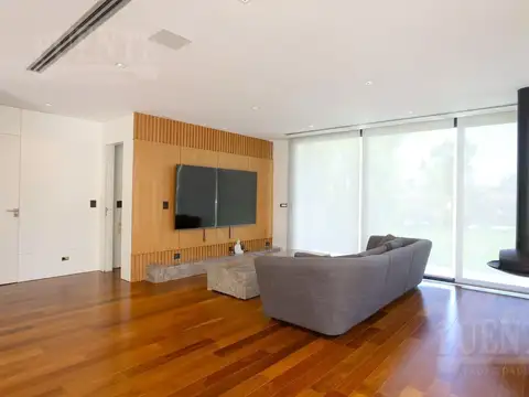 Casa 6 ambientes con 3 baños