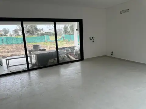 Casa  en Alquiler en Santa Lucia, Pilar del Este, Pilar