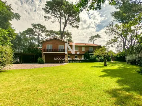 Casa 8 ambientes con 9 baños