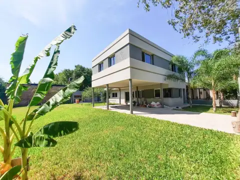 Casa minimalista, 4 dormitorios.