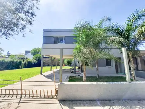 Casa en Venta con 2 cocheras