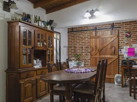 CASA EN BERISSO DE 3 DORMITORIOS