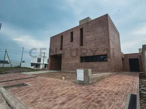 VENTA CASA EXCLUSIVA - 2 DORMITORIOS - QUEBRADAS DE MANANTIALES