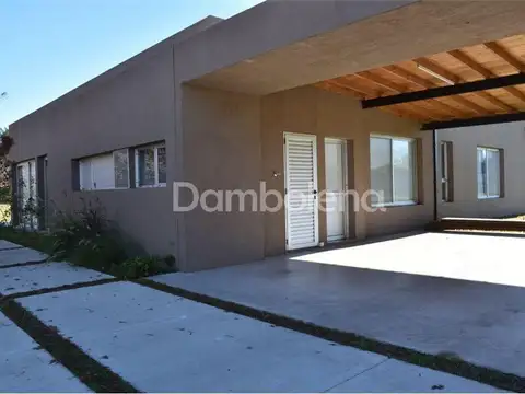 Casa 4 ambientes con 3 baños