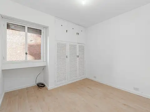 2 AMB. LATERAL CON BALCÓN EN EXQUISITA UBICACIÓN!