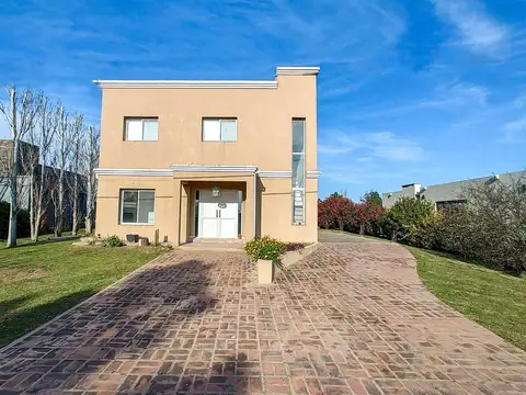 VENTA - Casa - 3 Dormitorios y pileta - Patio con salida al lago - Solares de Carcarañá