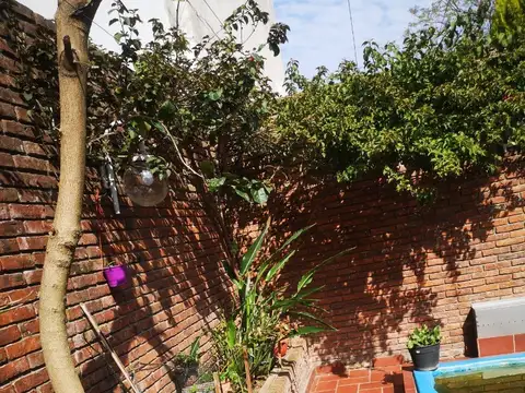 Amplia Casa 4 amb, ubicada en Carlos Tejedor 686 Temperley