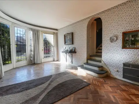 Casa 5 ambientes con 2 baños