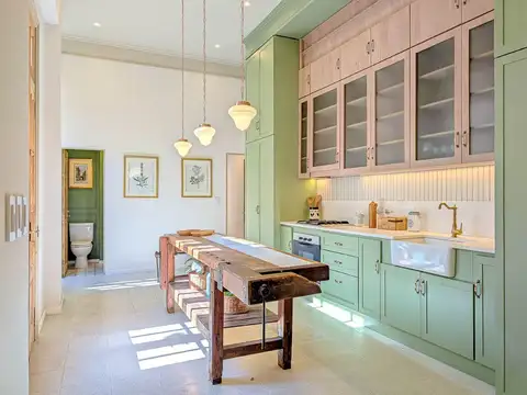 Casa 4 ambientes con 2 baños