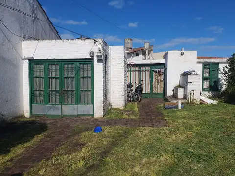 Casa a reciclar en lote propio en Agustín de la Maza 3300