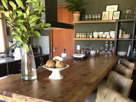 Casa en Alquiler Temporal con 2 cocheras