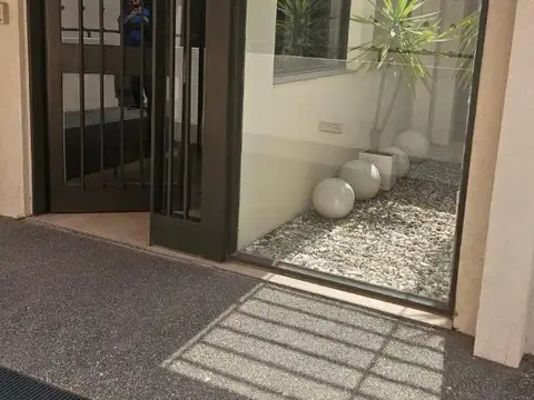 Oficina 5 ambientes con 1 baño