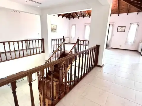 Casa 9 ambientes con 7 baños