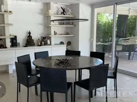 Casa en Alquiler Temporal con 4 cocheras