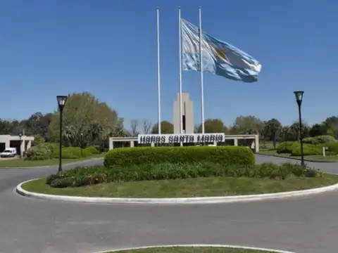 LOTE EN VENTA  CON FONDO A VERDE EN HARAS SANTA MARIA