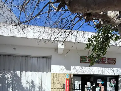 Galpón mas local comercial y terreno en zona Oeste