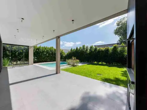 Casa 5 ambientes con 4 baños