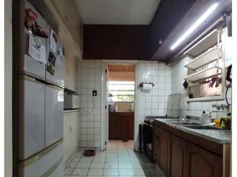 Casa 7 ambientes con 2 baños