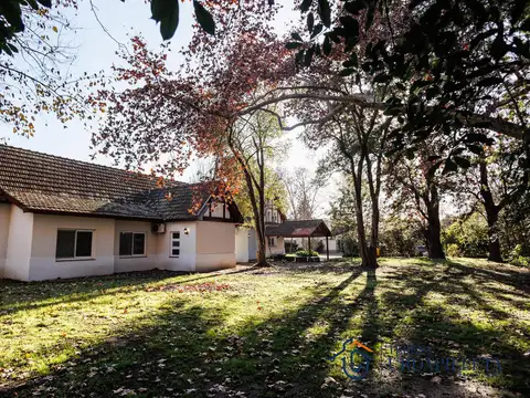 Casa en Venta con 2 cocheras