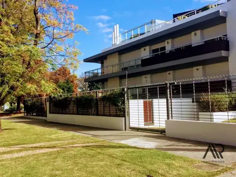 Apartamento en venta c/ cochera en Carrasco