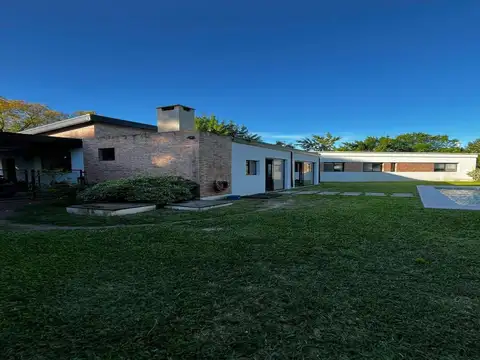 Casa 5 ambientes con 3 baños