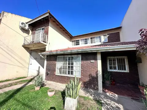 HERMOSA CASA 2 PISO 4 DORMITORIOS EN VILLA DE MAYO - APTA CRÉDITO